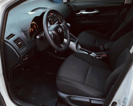 Белый Тойота Аурис, объемом двигателя 1.6 л и пробегом 147 тыс. км за 10350 $, фото 8 на Automoto.ua