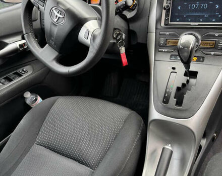 Белый Тойота Аурис, объемом двигателя 1.6 л и пробегом 133 тыс. км за 11000 $, фото 5 на Automoto.ua