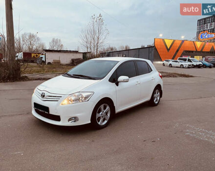 Белый Тойота Аурис, объемом двигателя 1.6 л и пробегом 147 тыс. км за 10350 $, фото 2 на Automoto.ua