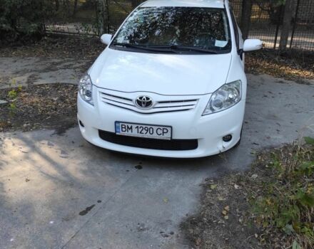 Белый Тойота Аурис, объемом двигателя 1.4 л и пробегом 270 тыс. км за 8000 $, фото 7 на Automoto.ua