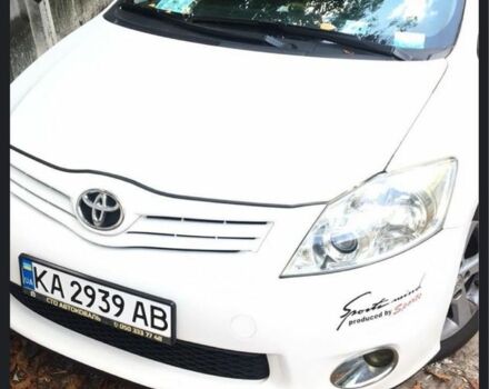 Белый Тойота Аурис, объемом двигателя 1.6 л и пробегом 174 тыс. км за 10550 $, фото 1 на Automoto.ua