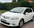 Белый Тойота Аурис, объемом двигателя 1.6 л и пробегом 143 тыс. км за 7500 $, фото 1 на Automoto.ua