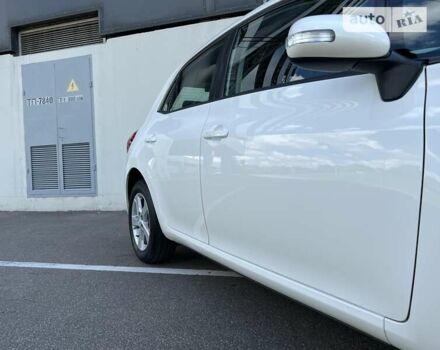Білий Тойота Ауріс, об'ємом двигуна 1.6 л та пробігом 105 тис. км за 13300 $, фото 9 на Automoto.ua
