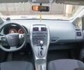 Белый Тойота Аурис, объемом двигателя 1.6 л и пробегом 98 тыс. км за 11900 $, фото 1 на Automoto.ua
