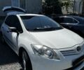 Белый Тойота Аурис, объемом двигателя 1.6 л и пробегом 204 тыс. км за 8000 $, фото 1 на Automoto.ua