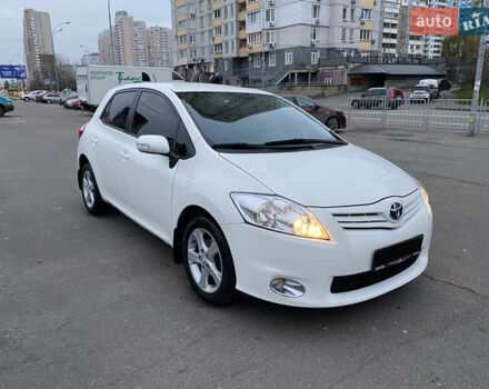 Белый Тойота Аурис, объемом двигателя 1.6 л и пробегом 147 тыс. км за 10350 $, фото 6 на Automoto.ua