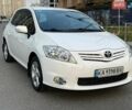 Белый Тойота Аурис, объемом двигателя 1.6 л и пробегом 109 тыс. км за 11500 $, фото 1 на Automoto.ua