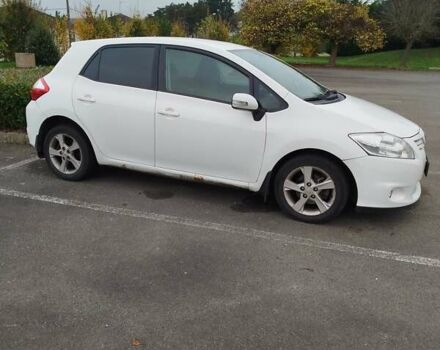 Белый Тойота Аурис, объемом двигателя 1.6 л и пробегом 185 тыс. км за 7200 $, фото 5 на Automoto.ua