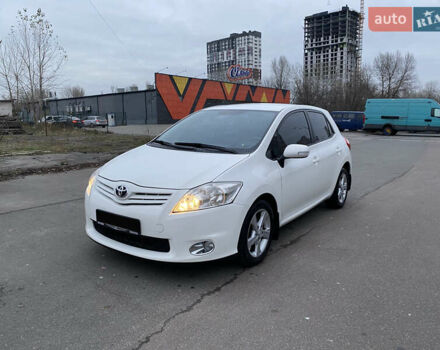 Белый Тойота Аурис, объемом двигателя 1.6 л и пробегом 147 тыс. км за 10350 $, фото 7 на Automoto.ua