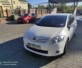 Белый Тойота Аурис, объемом двигателя 1.4 л и пробегом 270 тыс. км за 8000 $, фото 1 на Automoto.ua