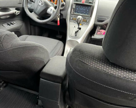 Белый Тойота Аурис, объемом двигателя 1.6 л и пробегом 133 тыс. км за 11000 $, фото 9 на Automoto.ua