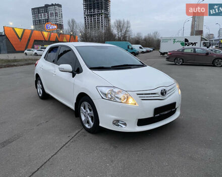 Белый Тойота Аурис, объемом двигателя 1.6 л и пробегом 147 тыс. км за 10350 $, фото 1 на Automoto.ua