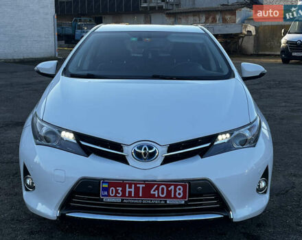 Білий Тойота Ауріс, об'ємом двигуна 1.8 л та пробігом 226 тис. км за 11599 $, фото 2 на Automoto.ua