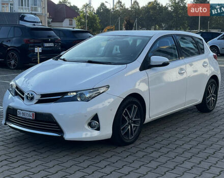 Белый Тойота Аурис, объемом двигателя 1.8 л и пробегом 226 тыс. км за 11499 $, фото 2 на Automoto.ua