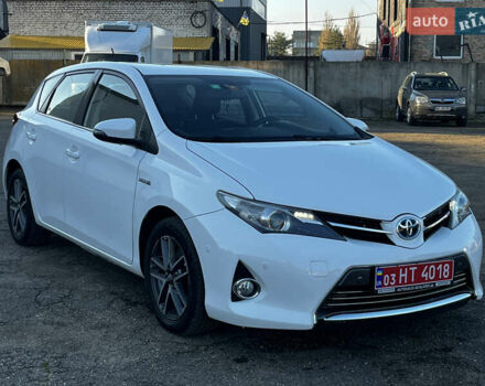 Білий Тойота Ауріс, об'ємом двигуна 1.8 л та пробігом 226 тис. км за 11599 $, фото 3 на Automoto.ua