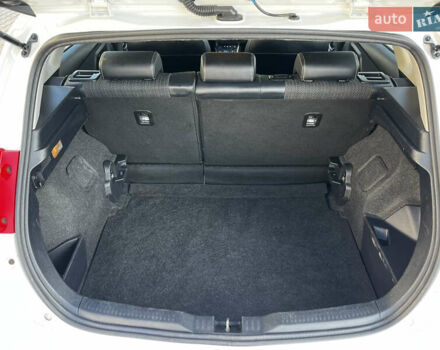 Белый Тойота Аурис, объемом двигателя 1.8 л и пробегом 226 тыс. км за 11599 $, фото 39 на Automoto.ua