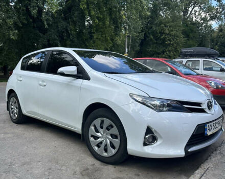 Белый Тойота Аурис, объемом двигателя 1.6 л и пробегом 195 тыс. км за 8750 $, фото 2 на Automoto.ua