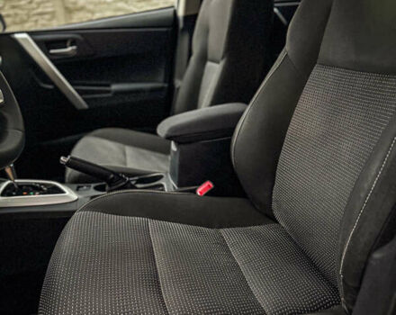 Белый Тойота Аурис, объемом двигателя 1.6 л и пробегом 121 тыс. км за 13750 $, фото 14 на Automoto.ua