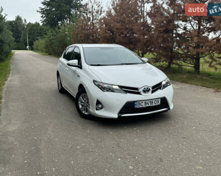 Белый Тойота Аурис, объемом двигателя 1.8 л и пробегом 184 тыс. км за 10800 $, фото 1 на Automoto.ua