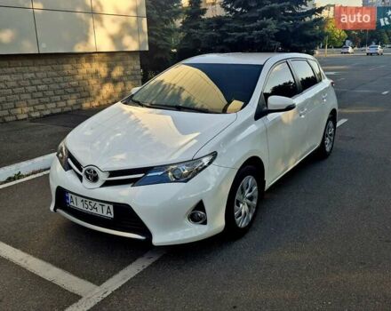 Білий Тойота Ауріс, об'ємом двигуна 1.6 л та пробігом 97 тис. км за 13500 $, фото 5 на Automoto.ua