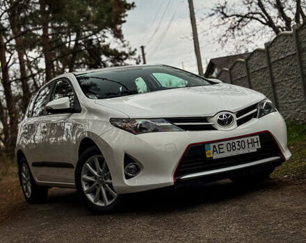 Белый Тойота Аурис, объемом двигателя 1.6 л и пробегом 121 тыс. км за 13750 $, фото 3 на Automoto.ua