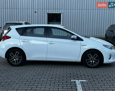 Белый Тойота Аурис, объемом двигателя 1.8 л и пробегом 226 тыс. км за 11599 $, фото 5 на Automoto.ua