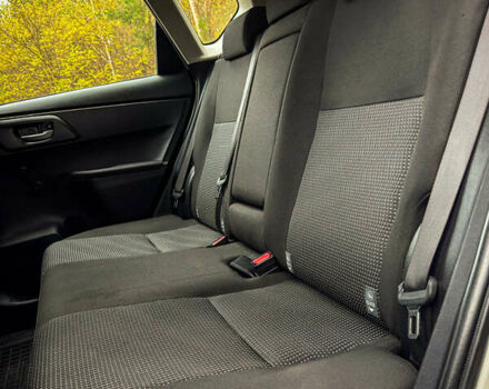 Белый Тойота Аурис, объемом двигателя 1.6 л и пробегом 121 тыс. км за 13750 $, фото 16 на Automoto.ua