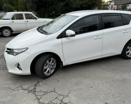Белый Тойота Аурис, объемом двигателя 1.3 л и пробегом 190 тыс. км за 8500 $, фото 45 на Automoto.ua