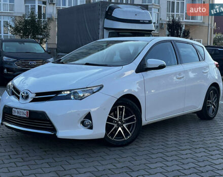 Белый Тойота Аурис, объемом двигателя 1.8 л и пробегом 226 тыс. км за 11599 $, фото 1 на Automoto.ua