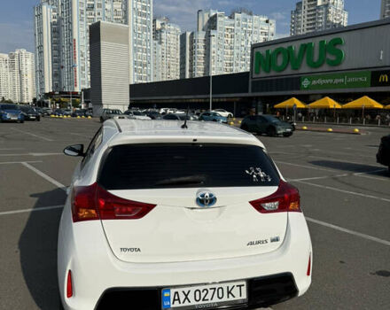 Белый Тойота Аурис, объемом двигателя 1.8 л и пробегом 217 тыс. км за 12500 $, фото 2 на Automoto.ua