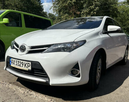 Белый Тойота Аурис, объемом двигателя 1.6 л и пробегом 195 тыс. км за 8750 $, фото 1 на Automoto.ua