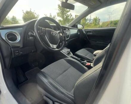 Белый Тойота Аурис, объемом двигателя 1.8 л и пробегом 299 тыс. км за 13600 $, фото 21 на Automoto.ua