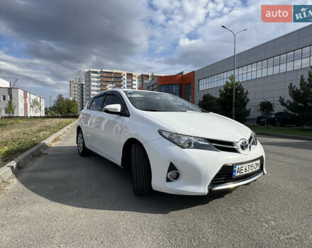 Белый Тойота Аурис, объемом двигателя 1.6 л и пробегом 188 тыс. км за 11199 $, фото 3 на Automoto.ua