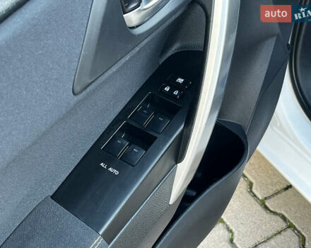 Белый Тойота Аурис, объемом двигателя 1.8 л и пробегом 226 тыс. км за 11599 $, фото 19 на Automoto.ua