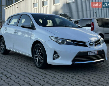 Белый Тойота Аурис, объемом двигателя 1.8 л и пробегом 226 тыс. км за 11499 $, фото 4 на Automoto.ua