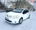 Белый Тойота Аурис, объемом двигателя 1.33 л и пробегом 204 тыс. км за 8500 $, фото 1 на Automoto.ua