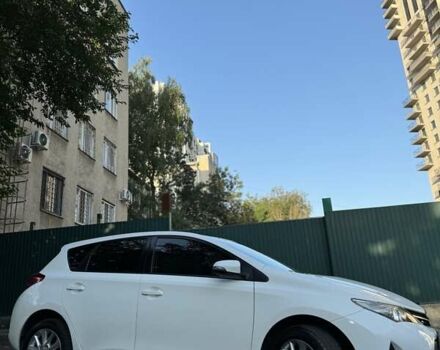 Белый Тойота Аурис, объемом двигателя 1.6 л и пробегом 202 тыс. км за 10800 $, фото 1 на Automoto.ua