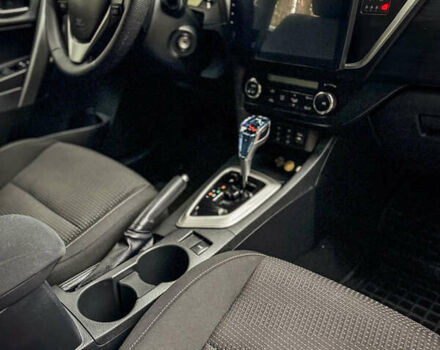 Белый Тойота Аурис, объемом двигателя 1.6 л и пробегом 121 тыс. км за 13750 $, фото 18 на Automoto.ua