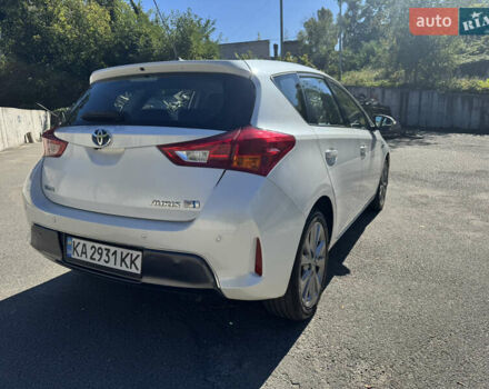 Белый Тойота Аурис, объемом двигателя 1.8 л и пробегом 213 тыс. км за 12999 $, фото 5 на Automoto.ua