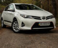 Белый Тойота Аурис, объемом двигателя 1.6 л и пробегом 121 тыс. км за 13750 $, фото 1 на Automoto.ua