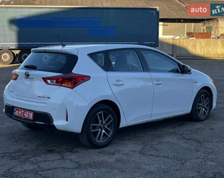 Білий Тойота Ауріс, об'ємом двигуна 1.8 л та пробігом 226 тис. км за 11499 $, фото 5 на Automoto.ua
