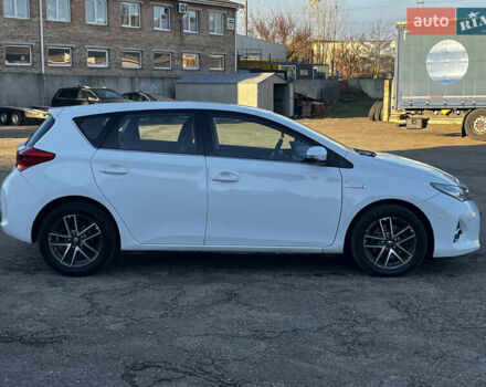 Білий Тойота Ауріс, об'ємом двигуна 1.8 л та пробігом 226 тис. км за 11499 $, фото 4 на Automoto.ua