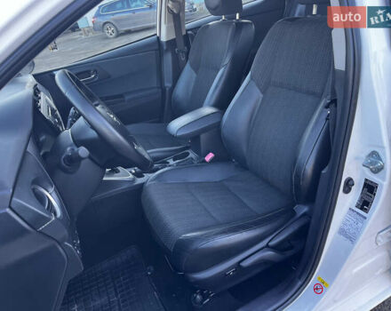 Белый Тойота Аурис, объемом двигателя 1.8 л и пробегом 226 тыс. км за 11650 $, фото 19 на Automoto.ua