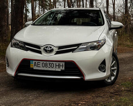 Белый Тойота Аурис, объемом двигателя 1.6 л и пробегом 121 тыс. км за 13750 $, фото 5 на Automoto.ua