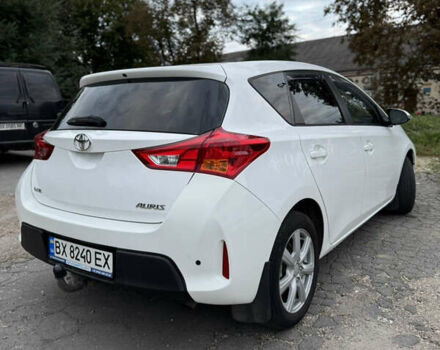 Белый Тойота Аурис, объемом двигателя 1.3 л и пробегом 190 тыс. км за 8500 $, фото 4 на Automoto.ua