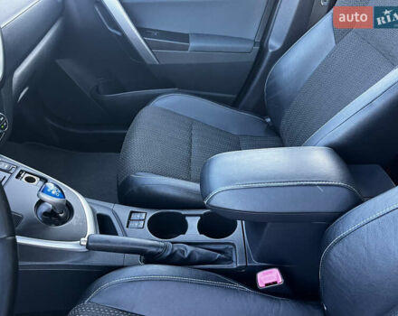 Белый Тойота Аурис, объемом двигателя 1.8 л и пробегом 226 тыс. км за 11499 $, фото 34 на Automoto.ua