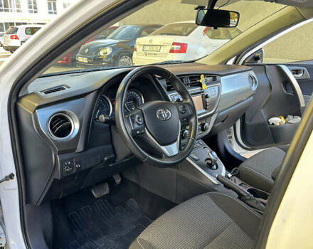 Белый Тойота Аурис, объемом двигателя 1.8 л и пробегом 135 тыс. км за 12300 $, фото 7 на Automoto.ua