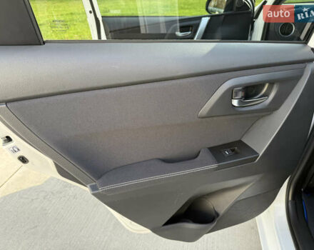 Білий Тойота Ауріс, об'ємом двигуна 1.8 л та пробігом 215 тис. км за 13500 $, фото 34 на Automoto.ua