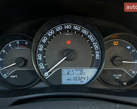 Білий Тойота Ауріс, об'ємом двигуна 1.36 л та пробігом 103 тис. км за 9200 $, фото 13 на Automoto.ua