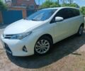 Белый Тойота Аурис, объемом двигателя 1.6 л и пробегом 130 тыс. км за 11900 $, фото 1 на Automoto.ua